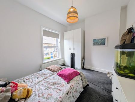 2 bedroom end of terrace house to rent - Photo 3