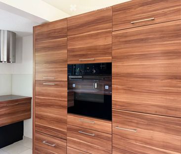 Exklusive 3.5-Zimmer-Dachwohnung mit Weitsicht in Dänikon - Photo 1