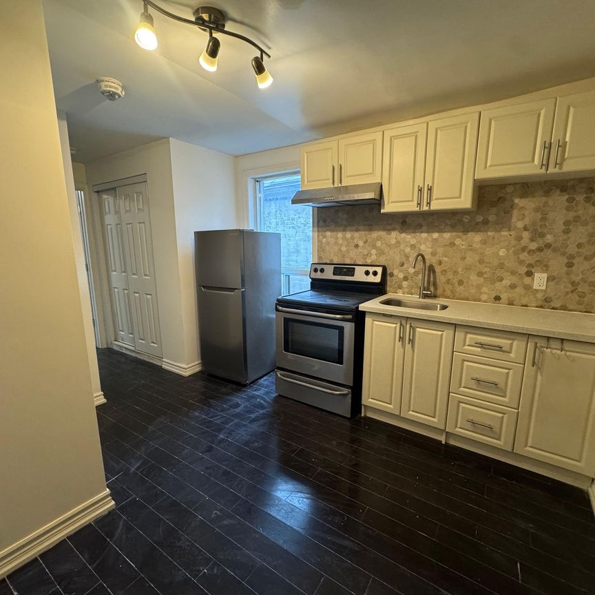 For Lease - 180 Carlton Street Unit# 1, Toronto, Ontario - Photo 1