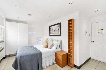 Studio Flat, Gloucester Place, NW1 - Photo 2