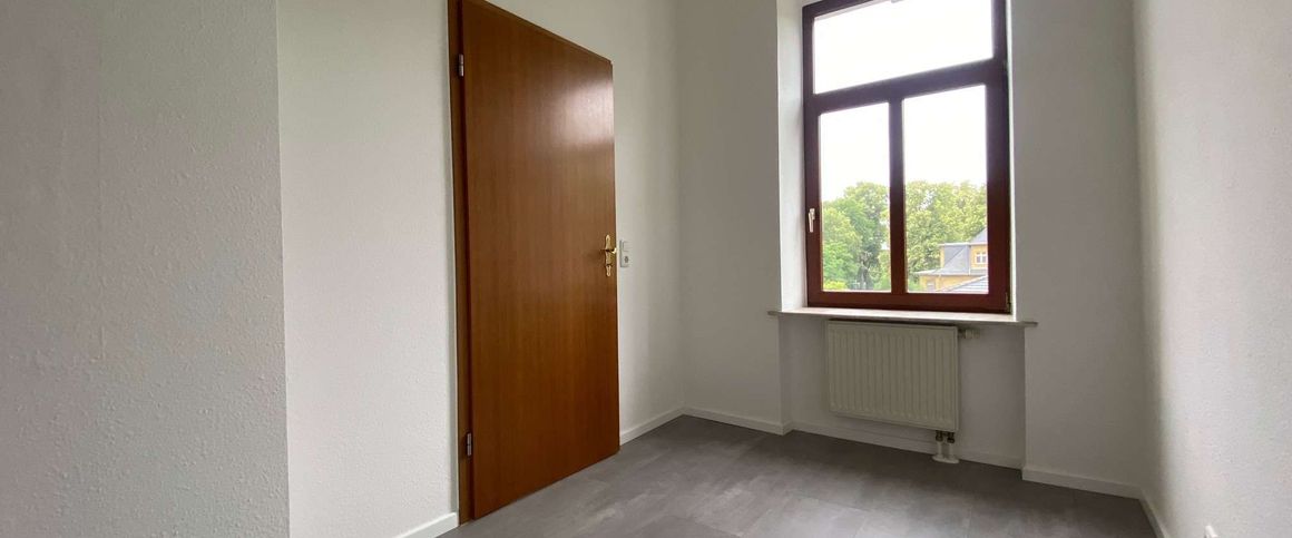 1. OG - ! Lichtdurchflutete Zimmer + Bad mit Wanne ! - Foto 1