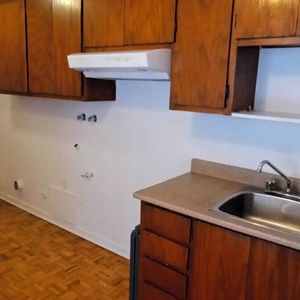 ANJOU 3 1/2 PRES HALLS D 'ANJOU - Photo 2