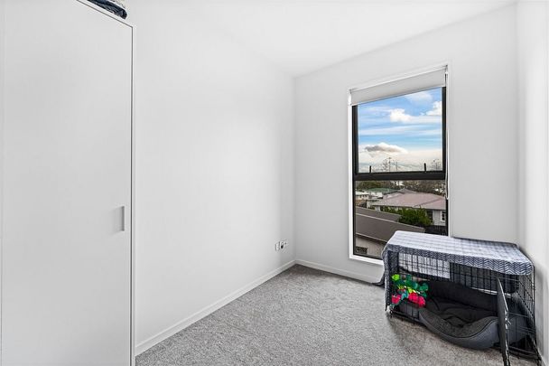 Modern 4-Bedroom Home for Rent in West Harbour - Photo 1