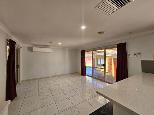 5 Phefley Court, Wodonga VIC 3690 - House For Rent | Domain - Photo 1