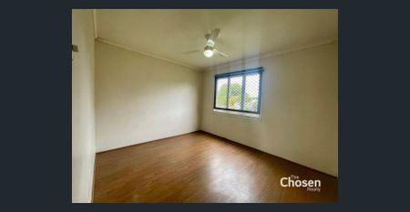 Charming 3-Bedroom Home in Acacia Ridge - Photo 2