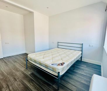 3 bedroom flat to rent - Photo 1