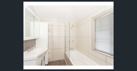 SPACIOUS & STYLISH FAMILY HOME IN THE HEART OF WANDAL - Photo 5