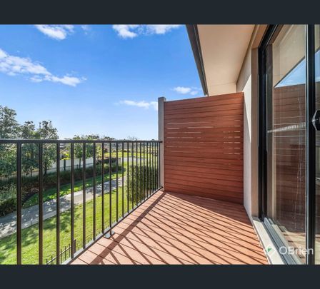 2/70 Sandhurst Boulevard, Sandhurst, Vic 3977 - Photo 1