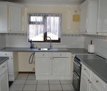 2 bedroom semi-detached bungalow to rent - Photo 6