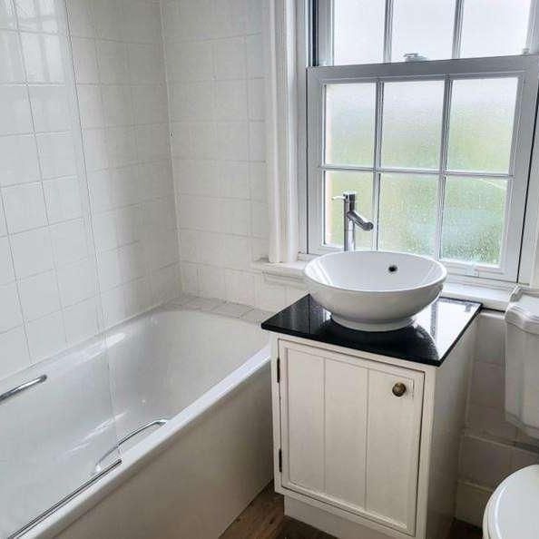 Hereford, Herefordshire, HR1 - Photo 1