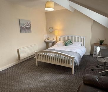 Room 7, 96 Cromwell Road, Belfast, BT7 1JY - Photo 2