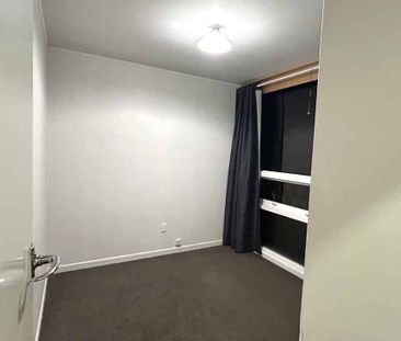 3BR Flat in Glenmore Street, Kelburn - Photo 3