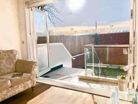 A purpose built 6 bedroom shared home Room 6 - Photo 3