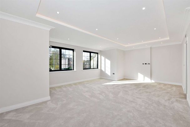 An exclusive, luxury apartment located on one of Beaconsfield's premier roads within easy reach of Beaconsfield New Town and station - Photo 1