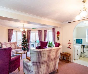 1 bedroom retirement property to rent - Photo 3