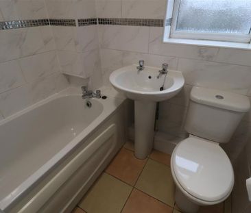 3 bedroom terraced house to rent - Photo 5