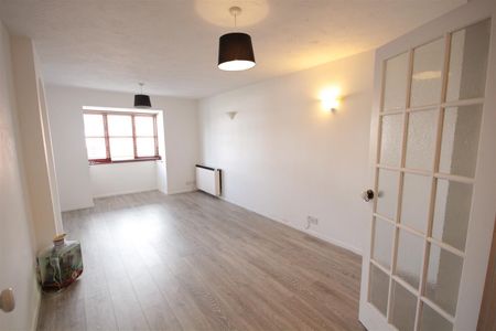 2 bedroom Apartment to let - Photo 4