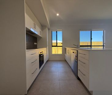 BEAUTIFUL 4 BEDROOM NEW BUILD IN BUSHLAND BEACH - Photo 5