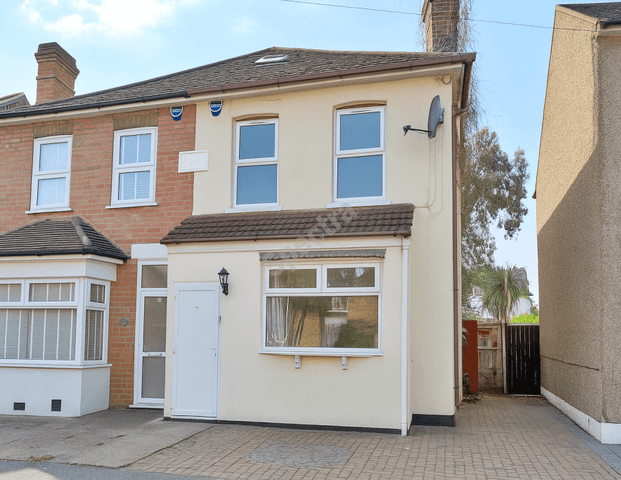 3 bedroom semi-detached house to rent - Photo 1