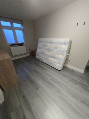 Studio Flat, Egerton Gardens, NW4 - Photo 1