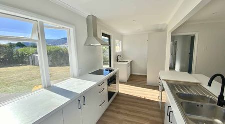 Sunny Family Home in Popular Location - Photo 5