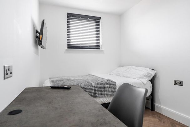 6 bedroom house to rent - Photo 1