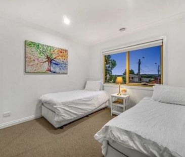 Charming 2 Bedroom Home with Modern Amenities - Photo 4