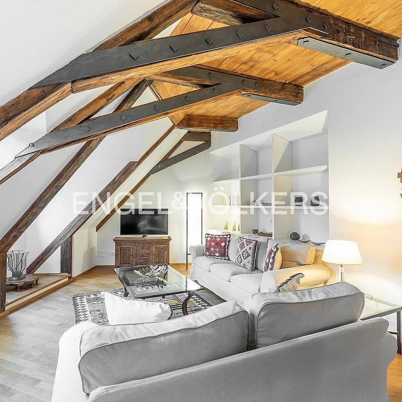 Pronájem bytu 4+kk 221 m² - Fotografie 1