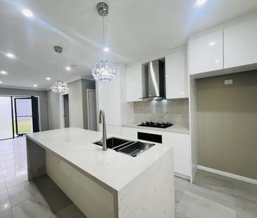 3-bedroom self-contained granny flat - Photo 2