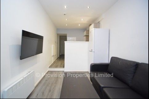 1 Bedroom Flat near Leeds City Centre - Photo 1