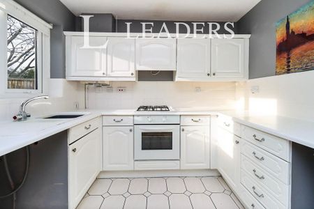 3 bedroom detached house to rent - Photo 4