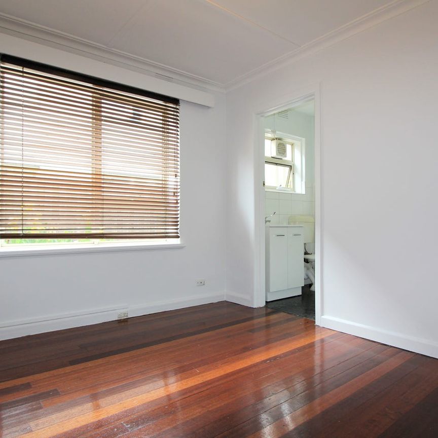 Ground Floor Apartment in the Heart of Elwood - Photo 1