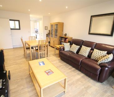 Lacey Drive, HA8 8GA, Edgware - Photo 4