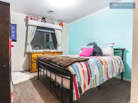 “Family Home in Fairways Estate!” - Photo 4