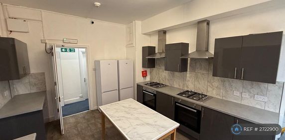 1 bedroom in a house share to rent - Photo 2