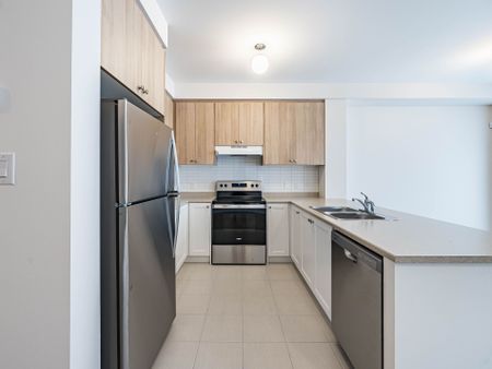 For Lease - 2053 Horace Duncan Crescent, Oshawa, Ontario - Photo 4