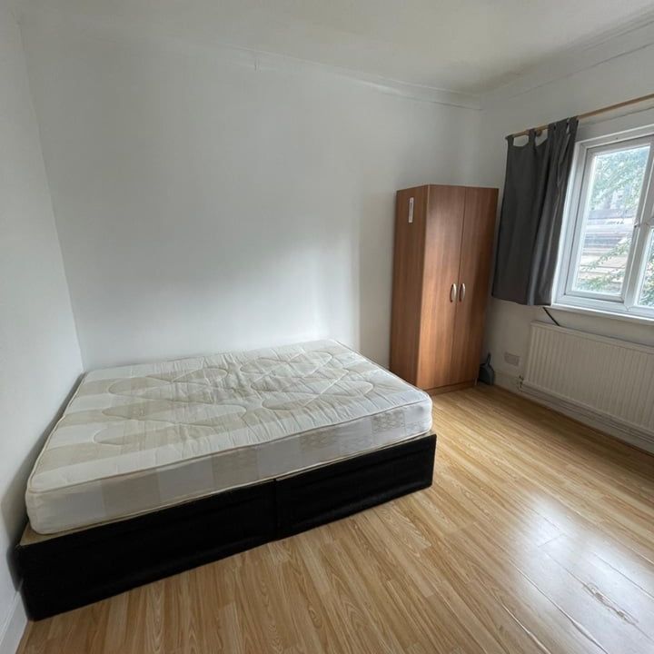 Room in a Shared House, Harold Road, E13 - Photo 1