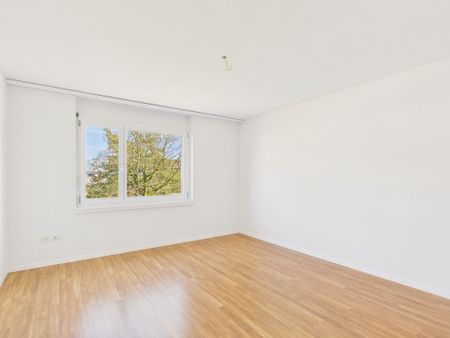 Helle und grosszügige 5.5-Zimmerwohnung am Stadtrand von Olten - Photo 2