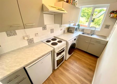 Bowls Court, Pavilion Way, Coundon, Coventry - Photo 5