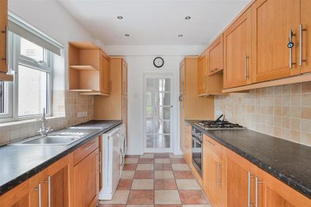 2 bedroom semi-detached house to rent - Photo 4