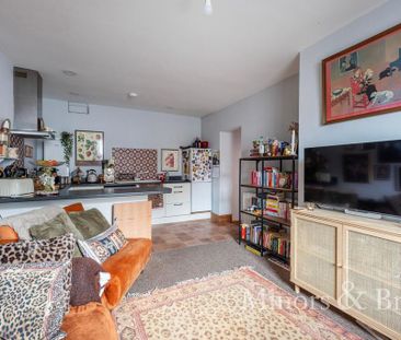 2 bedroom flat to rent - Photo 2