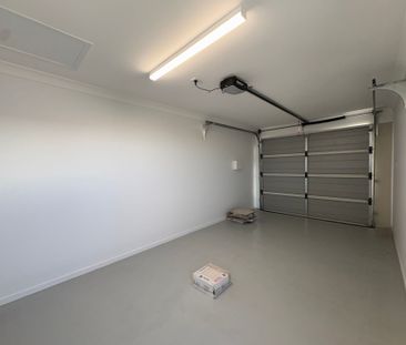 Modern Comfort and Convenience in the Heart of Medowie - Photo 4