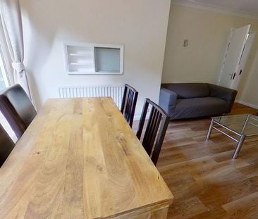 4 bedroom semi-detached house to rent - Photo 1