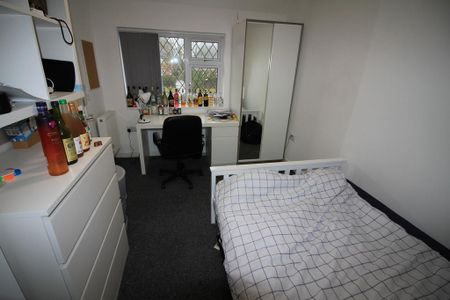 6 bedroom terraced house to rent - Photo 2