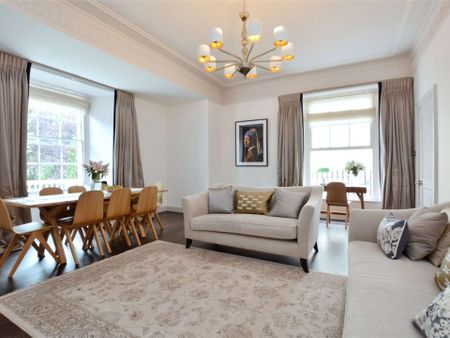 Beautifully presented ground floor apartment in a picturesque Nash Terrace with views of Regent's Park. - Photo 2