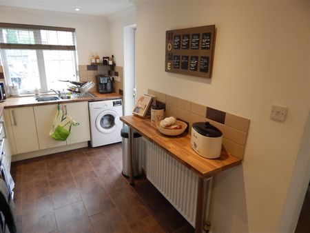 Neighbrook Close, Webheath, Redditch - Photo 4