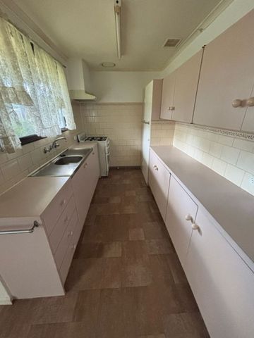 Charming Corio Rental: Affordable Living Awaits - Photo 3