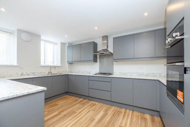 4 bedroom terraced house to rent - Photo 1