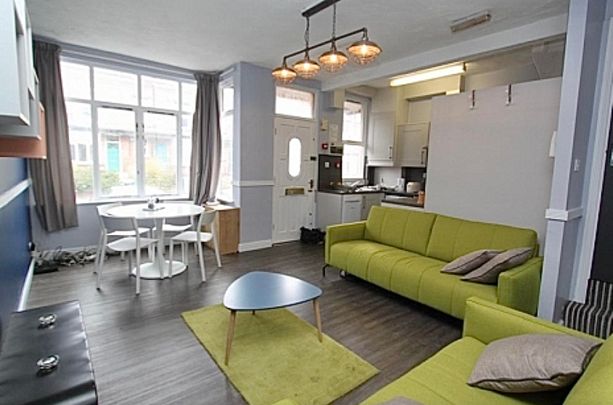 5 Bed - 19 Talbot Terrace, Burley, Leeds - LS4 2RN - Student - Photo 1