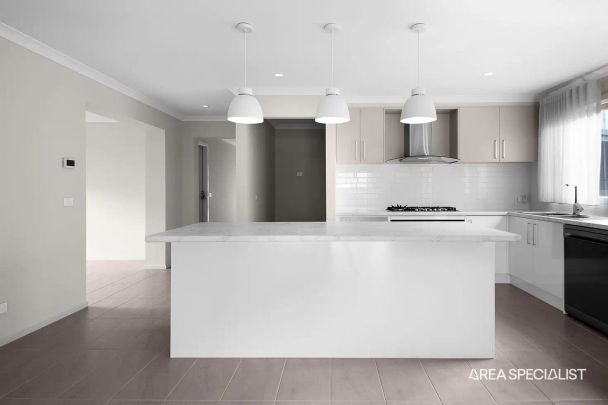 “✨ Modern 4-Bedroom Family Home in a Prime Pakenham Location” - Photo 1